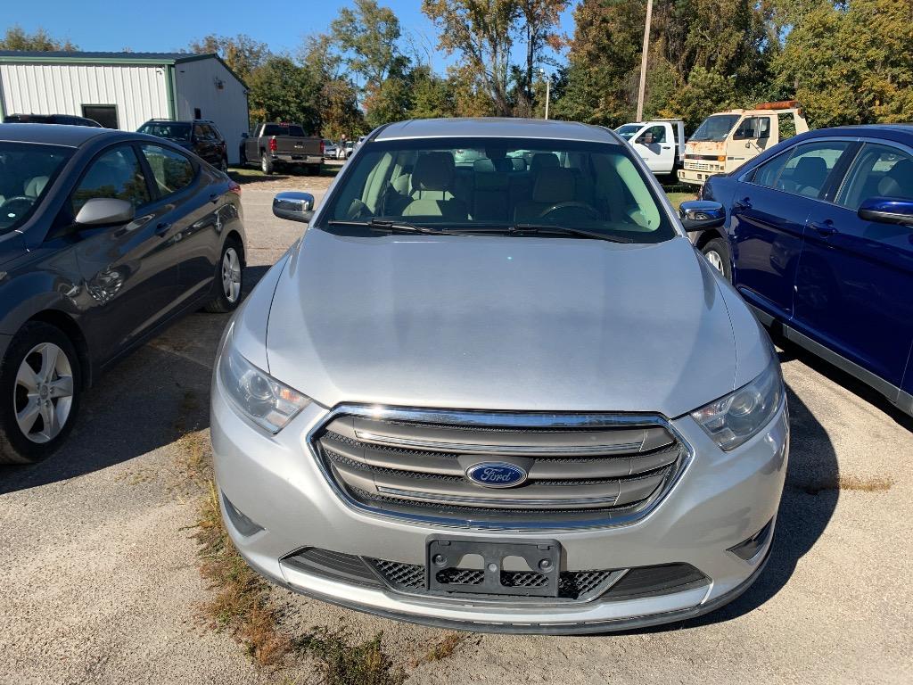 2015 Ford Taurus Limited's photo