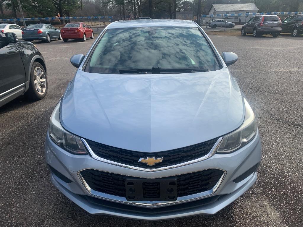 2018 Chevrolet Cruze LS's photo