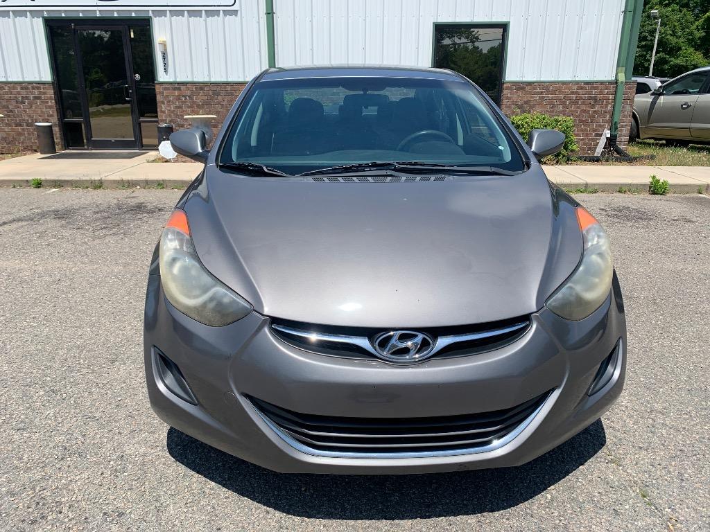 2011 Hyundai Elantra GLS's photo